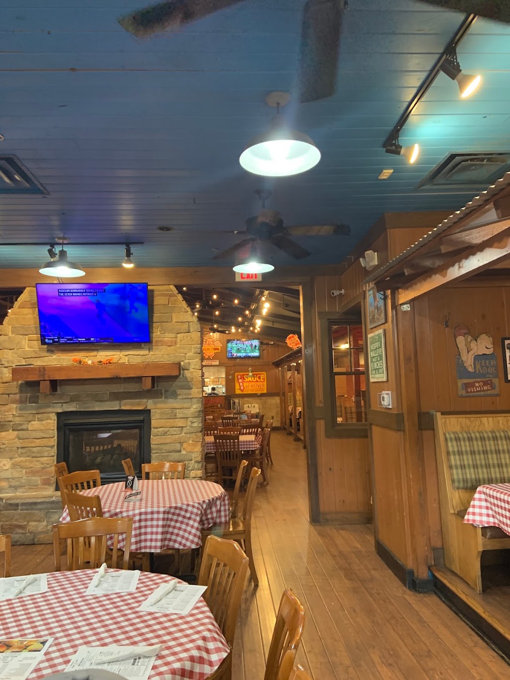 Famous Daves Bar-B-Que | 3046 Waldorf Market Pl, Waldorf, MD 20603, USA | Phone: (301) 885-1555