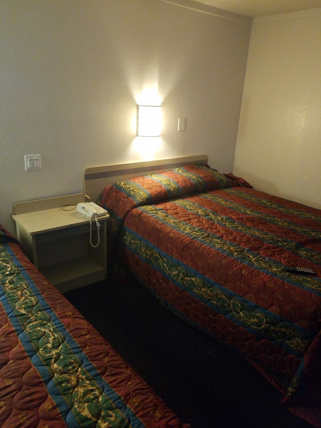 Motel Beechmont | 3960 9 Mile Rd, Cincinnati, OH 45255, USA | Phone: (513) 752-1800