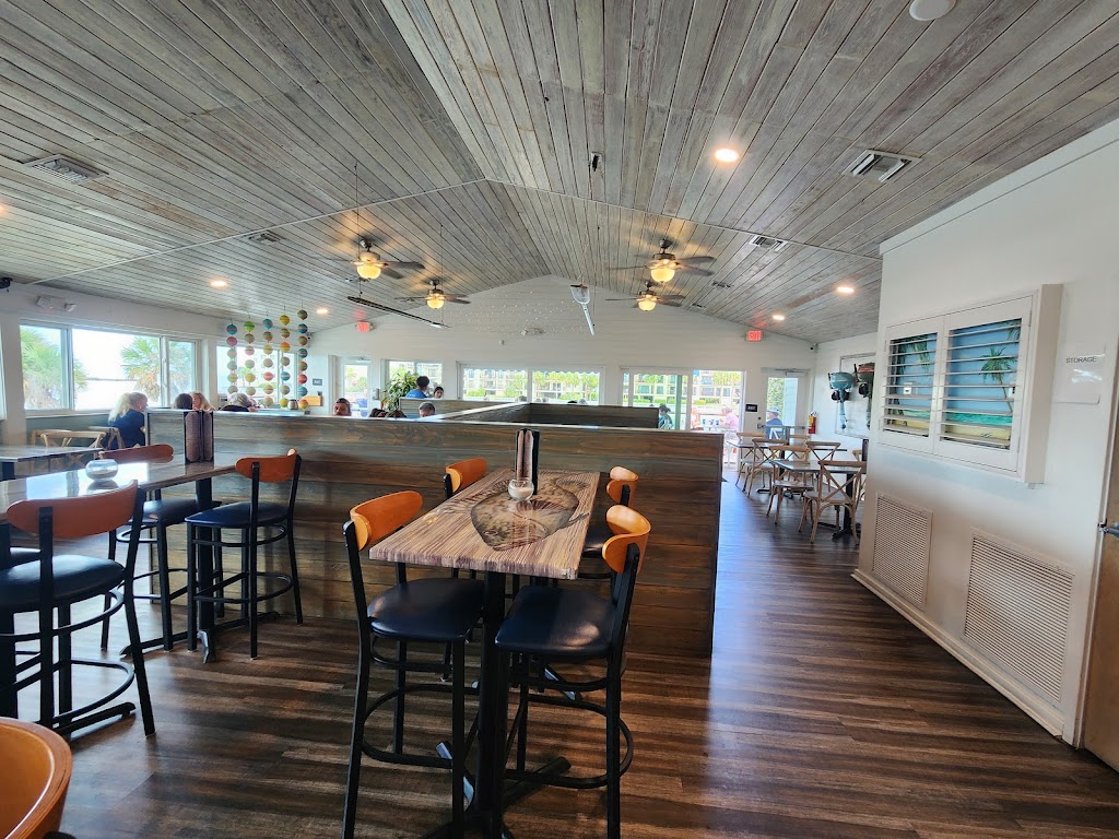 Buoys Waterfront Bar and Grill | 677 75th Ave, St Pete Beach, FL 33706, USA | Phone: (727) 939-2369