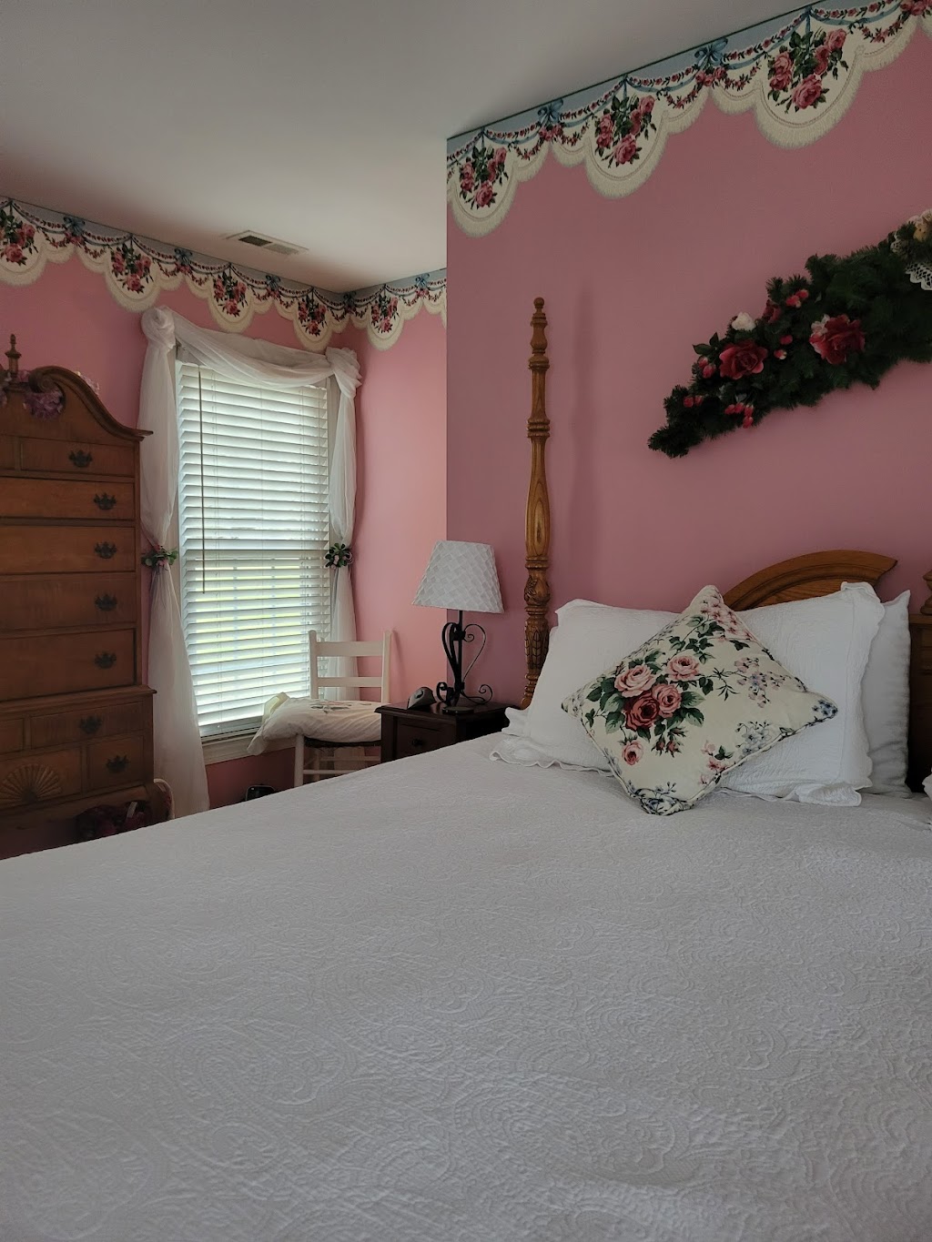 B & Bs Country Garden Inn | 1041 Kelly Rd, Apex, NC 27523, USA | Phone: (919) 303-8003