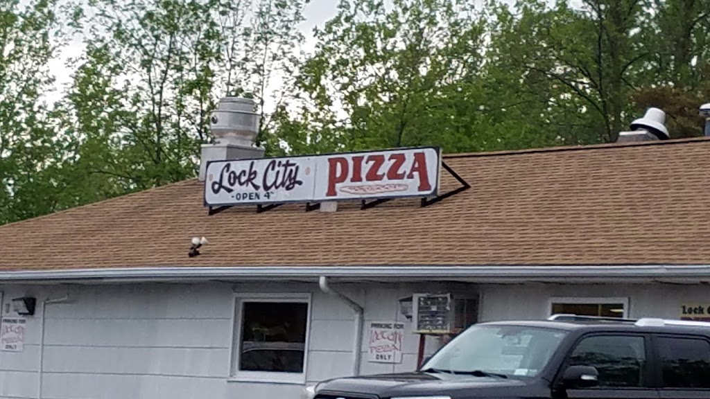 Lock City Pizza | 379 Davison Rd, Lockport, NY 14094, USA | Phone: (716) 433-3413