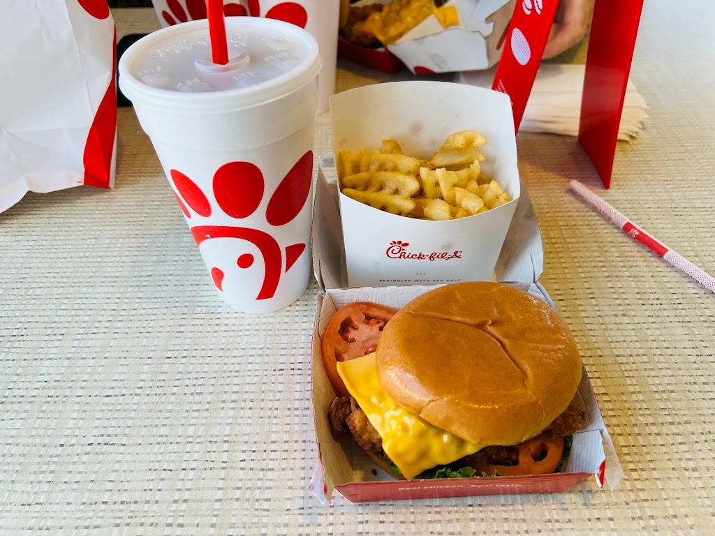 Chick-fil-A | 3355 Fairlane Dr, Allen Park, MI 48101, USA | Phone: (313) 982-9926