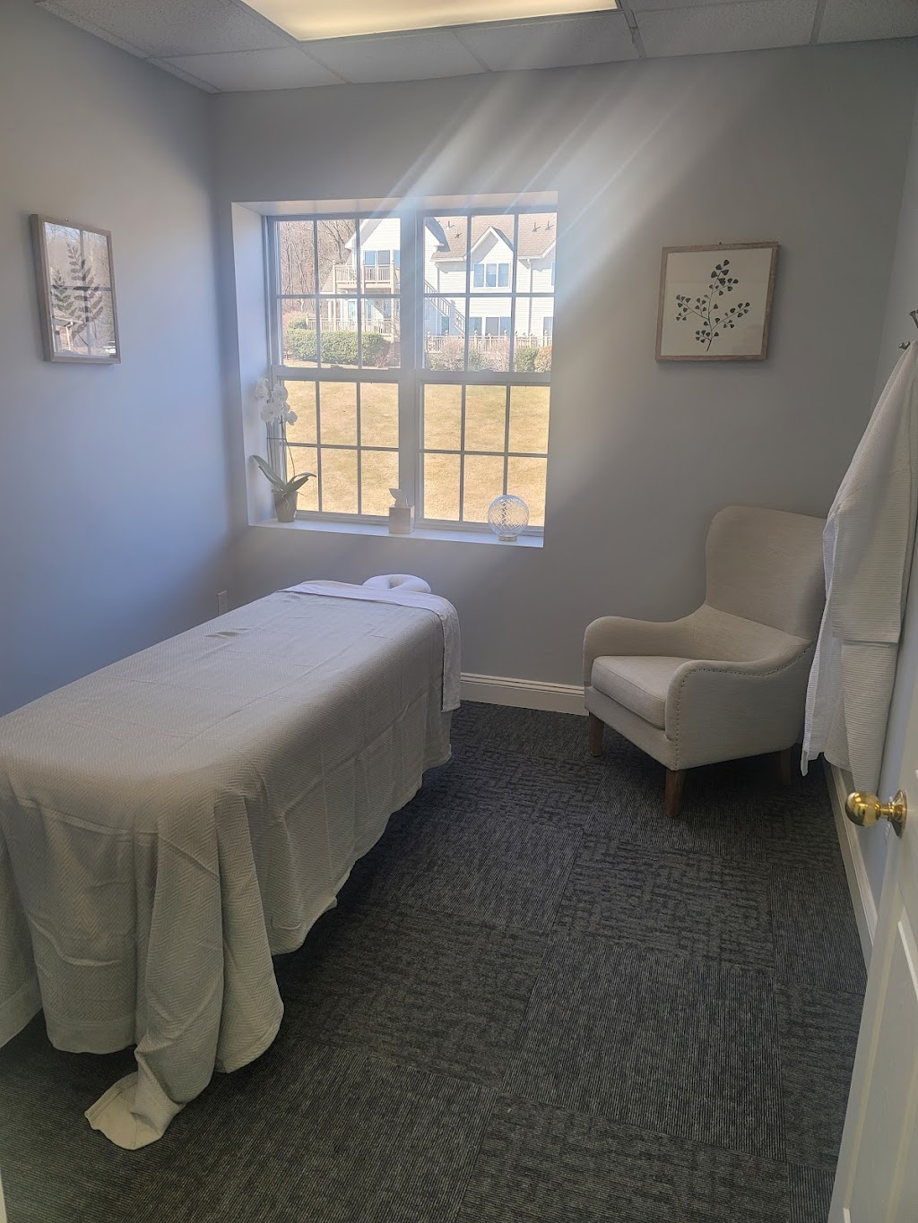 Walkers Touch Massage (Sonia Walker CMLDT, MT) | 101 Town Center Dr Suite 117, Warren, NJ 07059, USA | Phone: (908) 433-6383