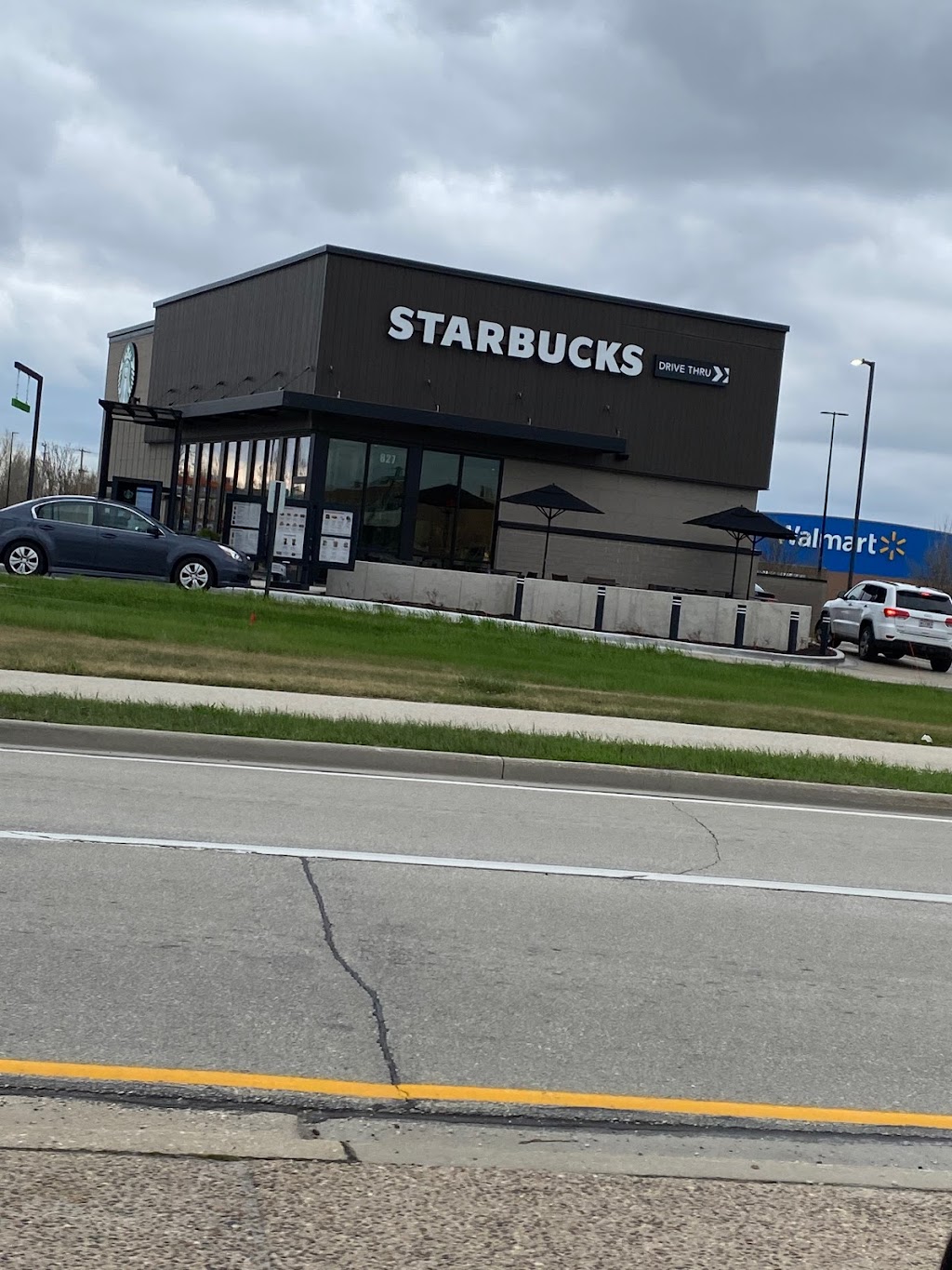 Starbucks | 827 E Green Bay Ave, Saukville, WI 53080, USA | Phone: (262) 277-9110