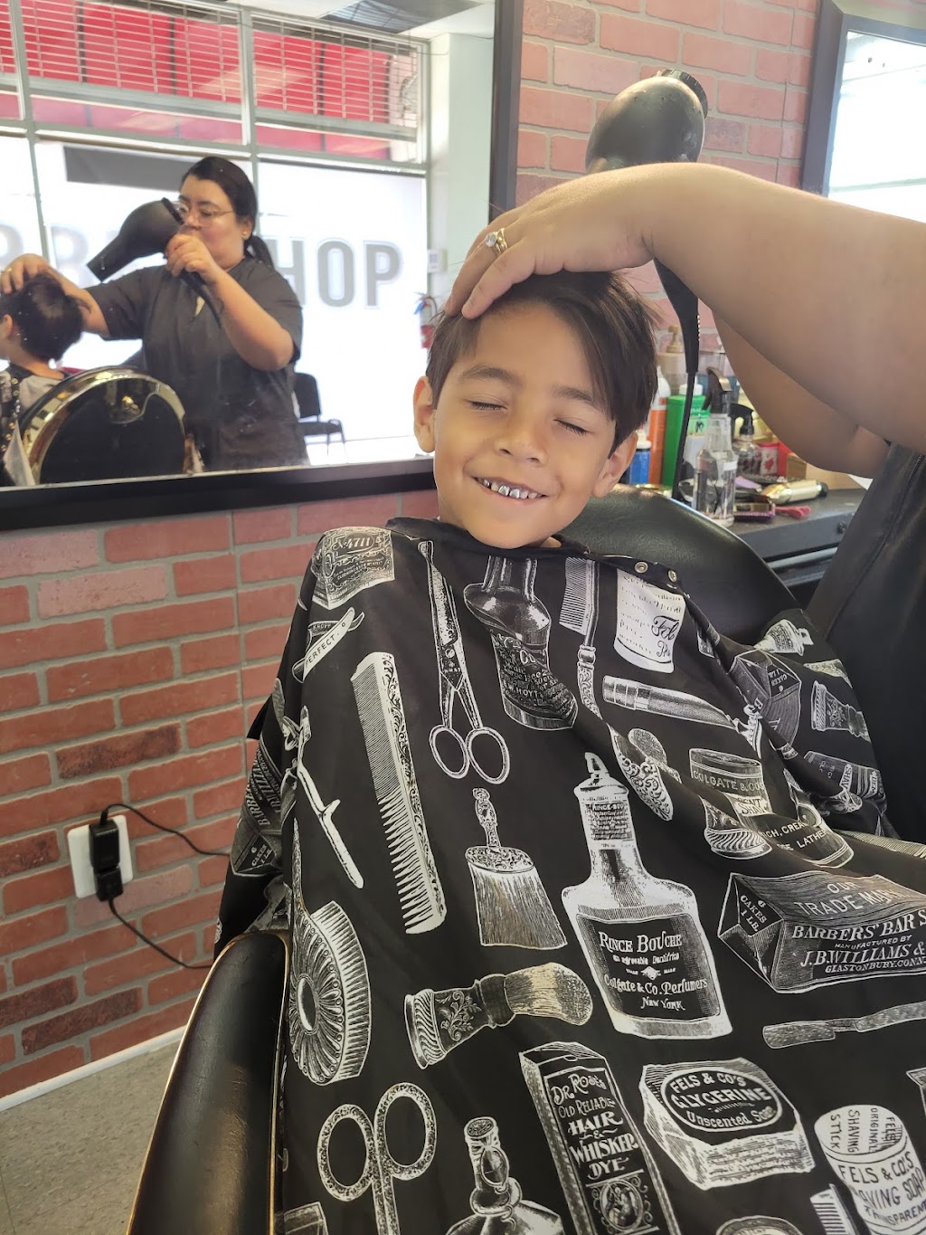 Glorias Barber shop | 6071 State St, Huntington Park, CA 90255, USA | Phone: (323) 901-8425