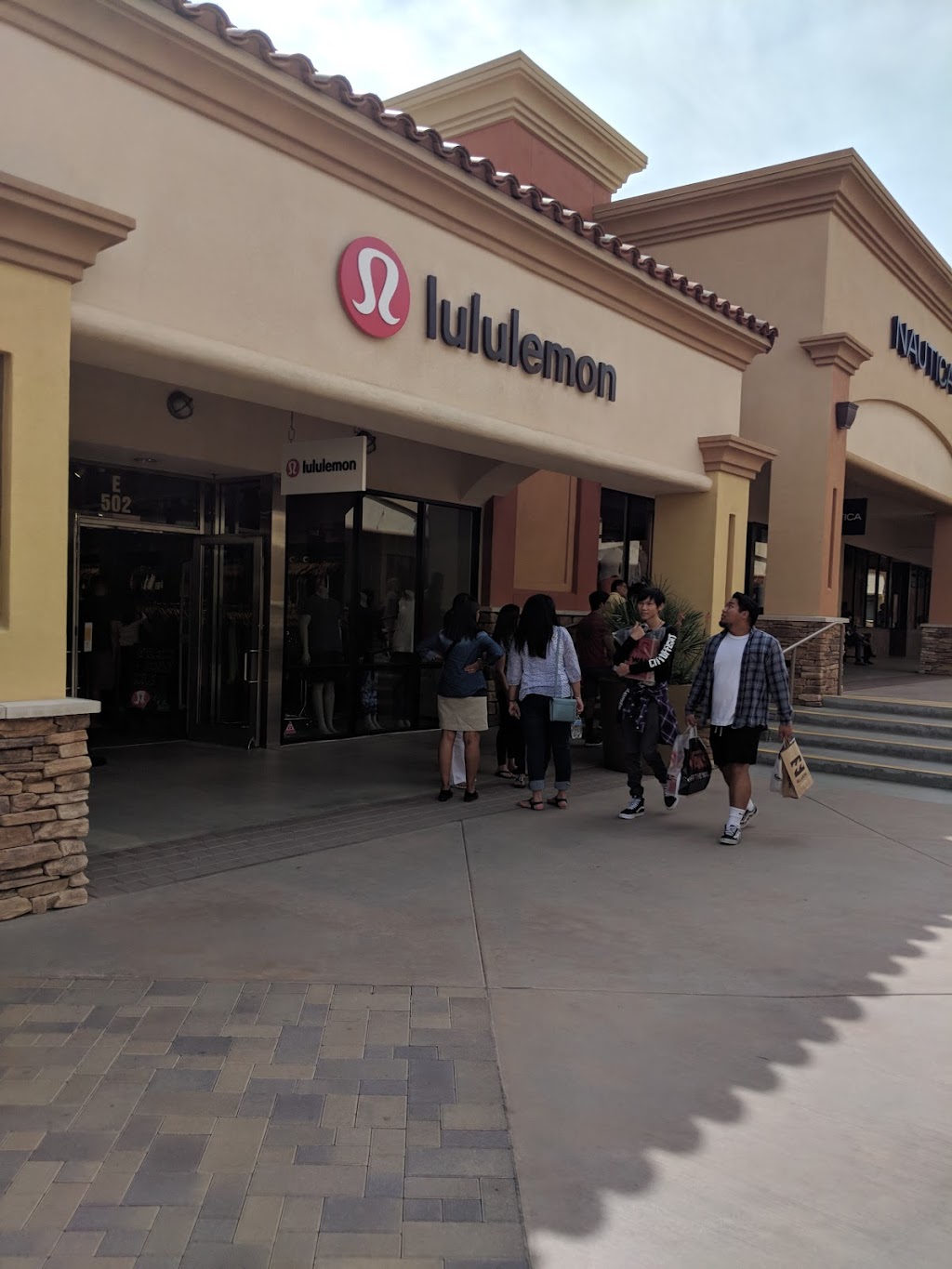 lululemon | 48400 Seminole Dr Suite #420, Cabazon, CA 92230, USA | Phone: (951) 922-8182