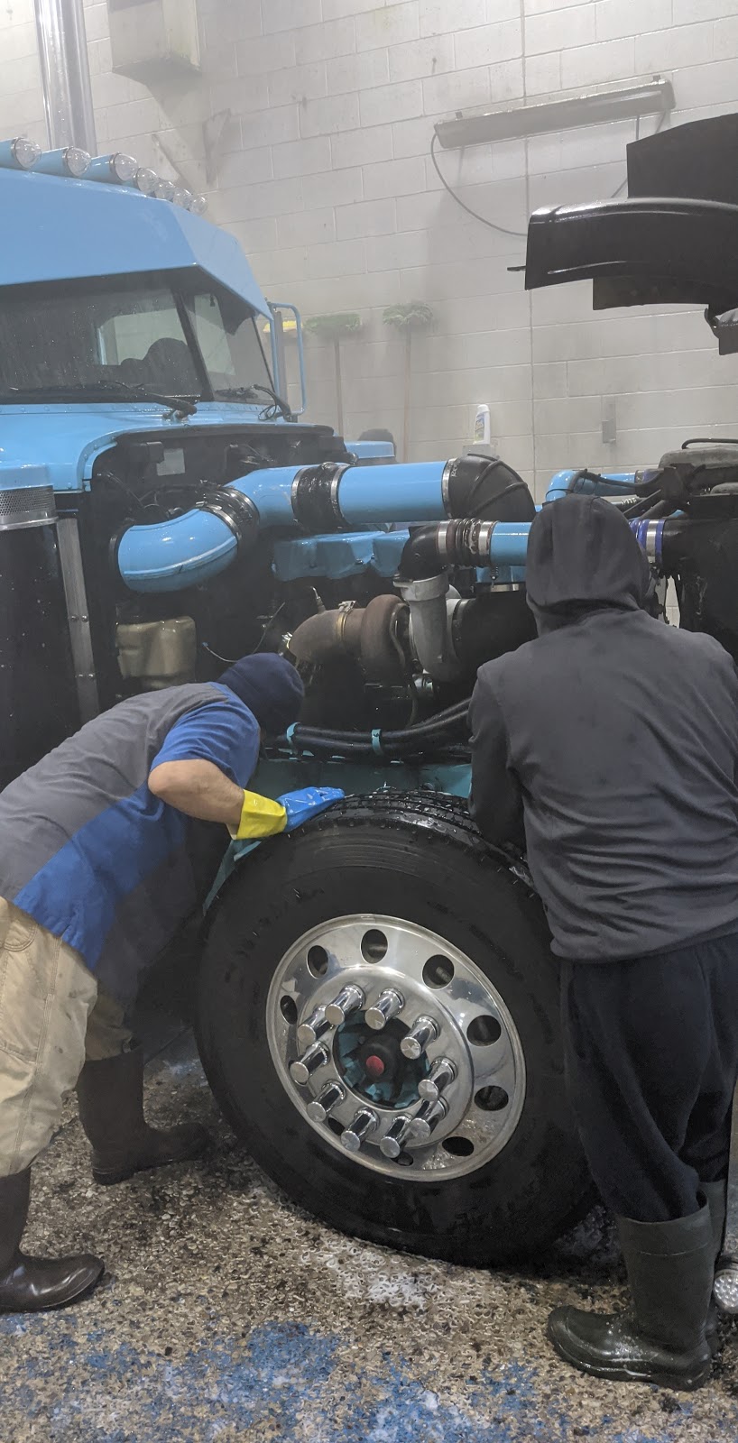 Milwaukee Truck Wash | 11340 W Brown Deer Rd, Milwaukee, WI 53224, USA | Phone: (414) 355-2800