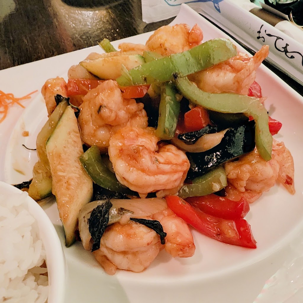 Chens Asian Bistro | Barclay Square, 3338 US-9, Freehold Township, NJ 07728, USA | Phone: (732) 431-2323