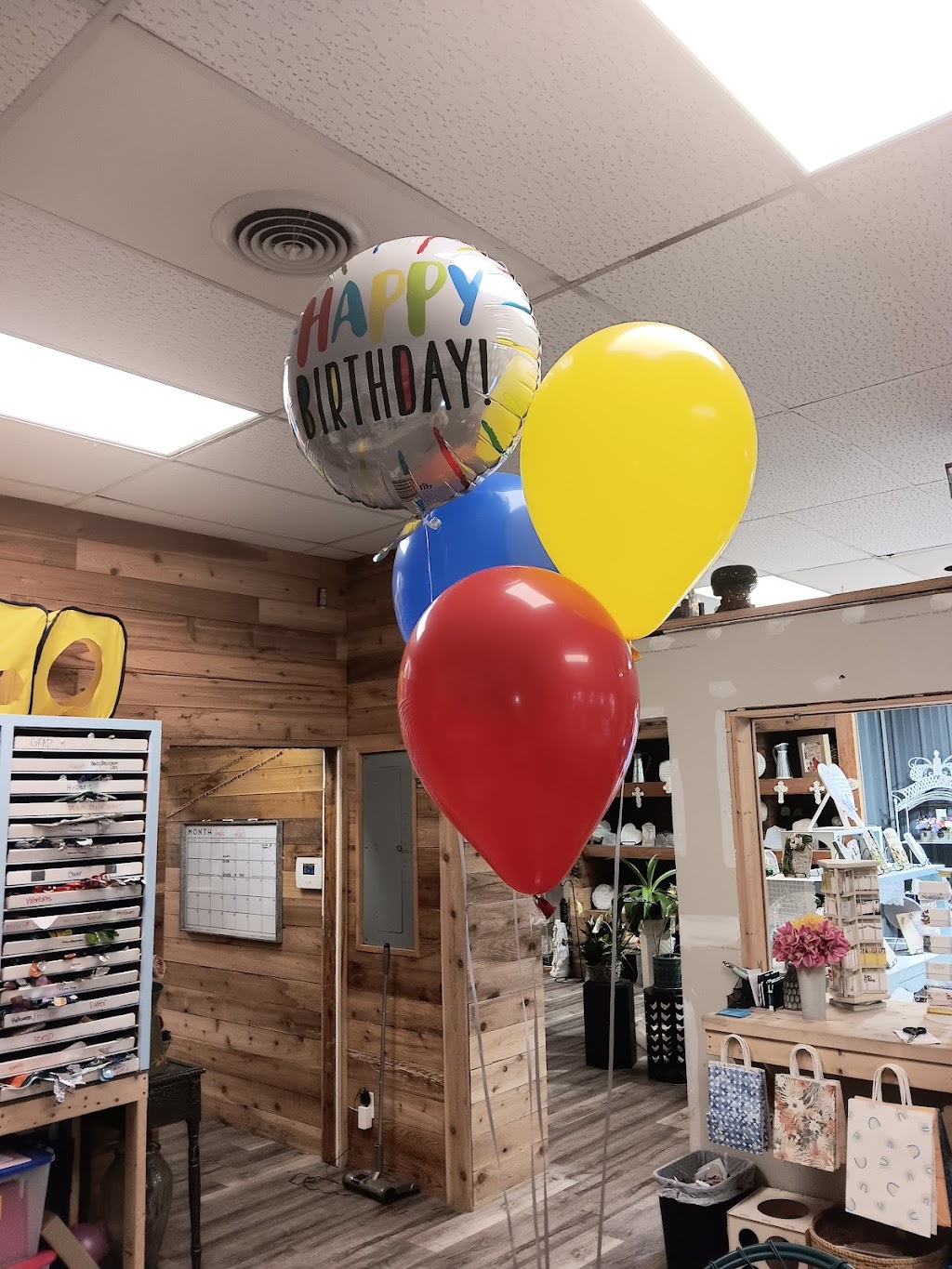 Blooms and Balloons | 102 W Main St, Gas City, IN 46933, USA | Phone: (765) 674-3103