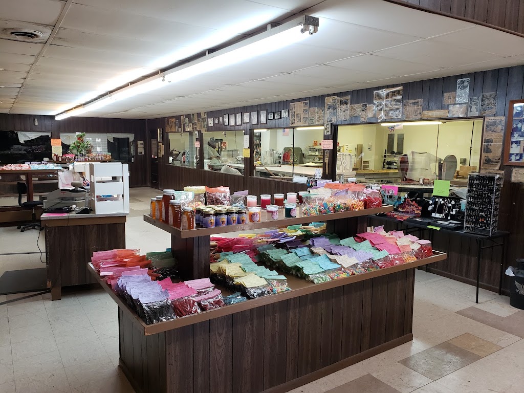 Henrys Candy Co | 21172 Highway K15 , Dexter, KS 67038, Dexter, KS 67038, USA | Phone: (620) 876-5423