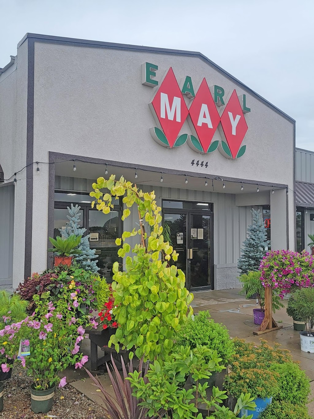Earl May Garden Center | 4444 Howard Blvd, Columbus, NE 68601, USA | Phone: (402) 564-0622