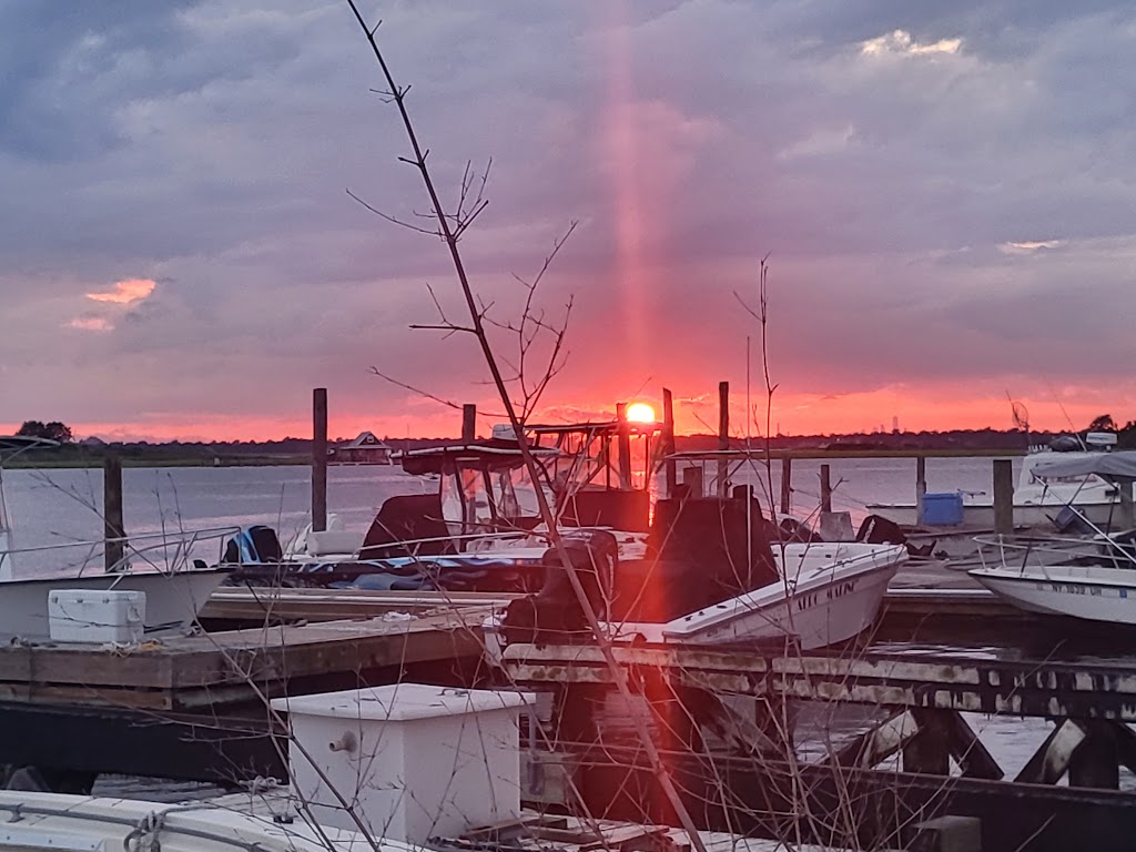 Boathouse Marina Event Space& Ice Cream Store | 77 Island Pkwy W, Harbor Isle, NY 11558, USA | Phone: (516) 431-9147