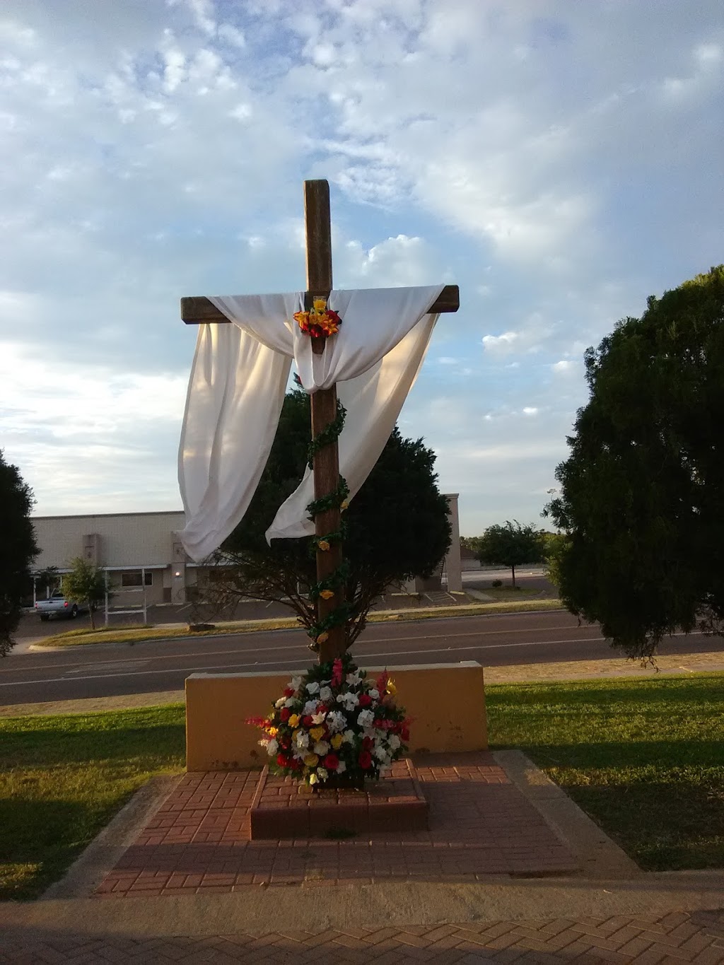 Nuestra Señora Del Rosario Catholic Church | 420 Sierra Vista Blvd, Laredo, TX 78046, USA | Phone: (956) 753-8764