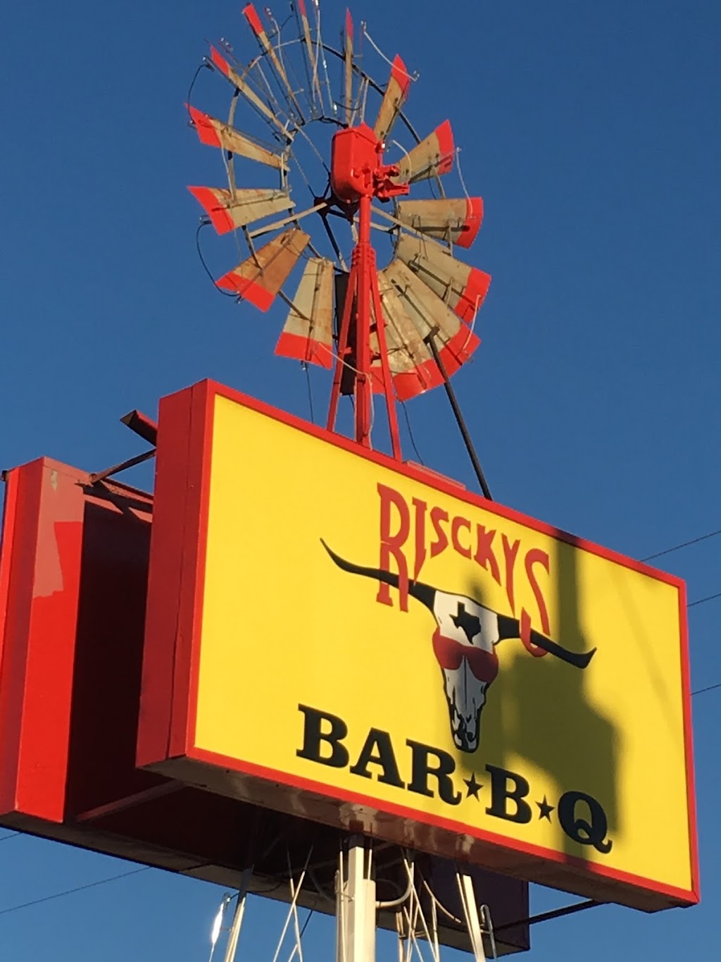 Risckys BAR-B-Q - restaurant  | Photo 9 of 10 | Address: 9000 Benbrook Blvd, Fort Worth, TX 76126, USA | Phone: (817) 249-3320