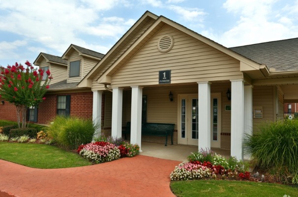 CrownRidge Apartments | 3751 Eagle Cliff Dr, Norman, OK 73072, USA | Phone: (405) 310-2200