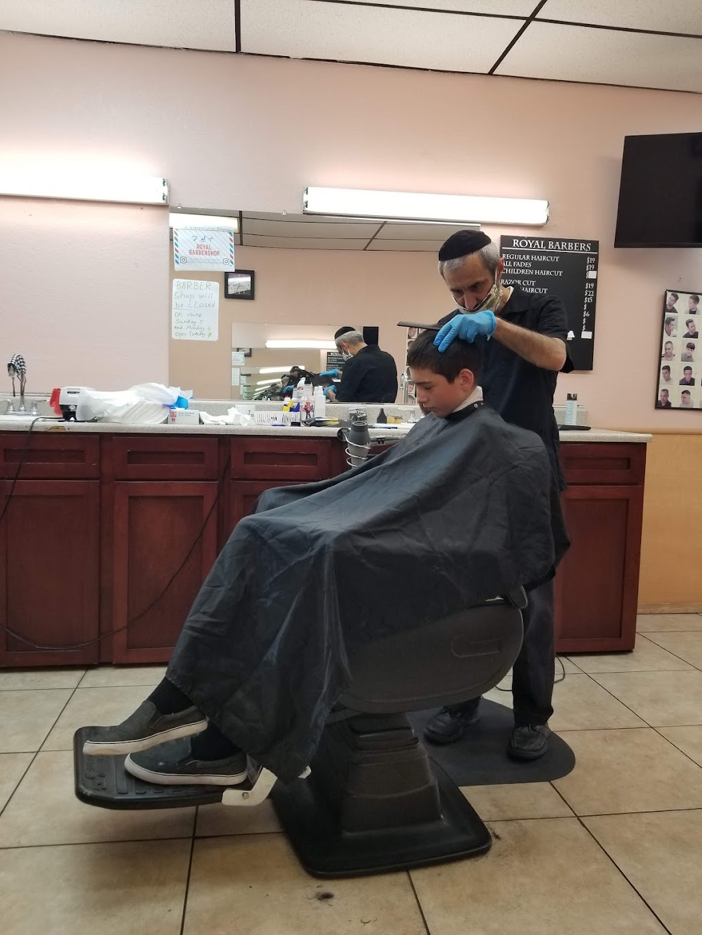 Royal Barber Shop | 11837 N 19th Ave, Phoenix, AZ 85029, USA | Phone: (602) 749-0645