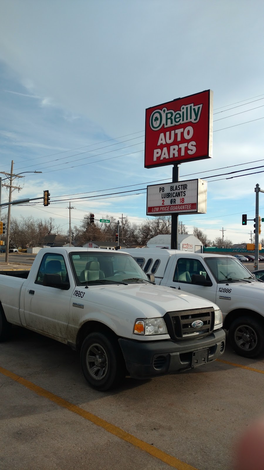 OReilly Auto Parts | 831 E 4th Ave, Hutchinson, KS 67501, USA | Phone: (620) 664-6200