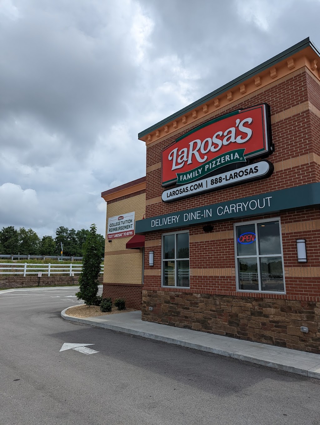 LaRosas Pizza Richmond, KY - Lantern Ridge Dr. | 2216 Lantern Ridge Dr, Richmond, KY 40475, USA | Phone: (888) 527-6727