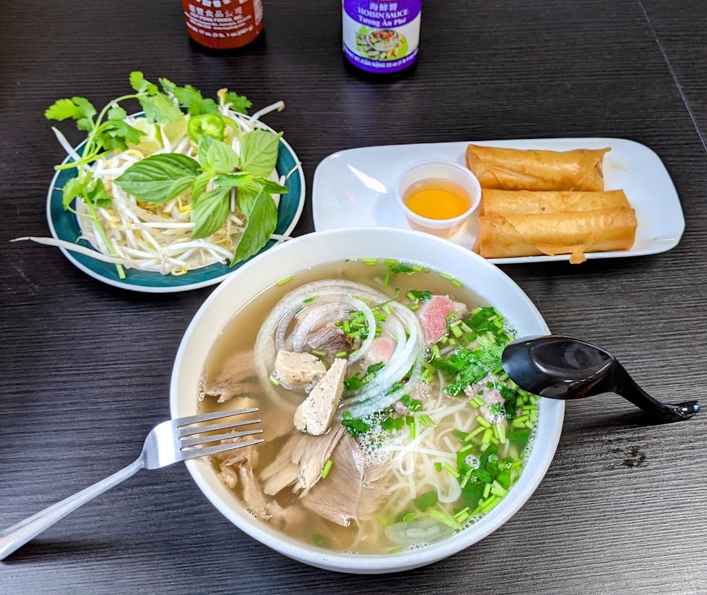 Mẹ Viet Kitchen | 2524 E Franklin Blvd A, Gastonia, NC 28056, USA | Phone: (980) 251-1157