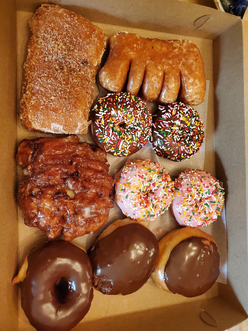 Fosters Donuts | 2601 Foothill Blvd, La Crescenta-Montrose, CA 91214, USA | Phone: (818) 249-1533