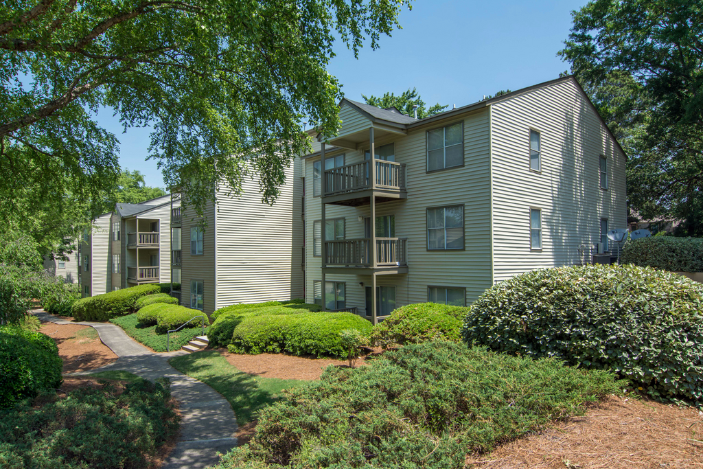 Landmark at Bella Vista Apartment Homes | 4015 Satellite Blvd, Duluth, GA 30096, USA | Phone: (678) 535-3811