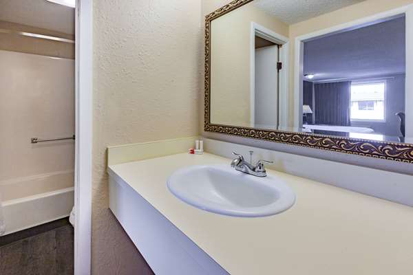 Travelodge by Wyndham Monroe | 1885 Welcome Way, Monroe, MI 48162, USA | Phone: (734) 289-1080