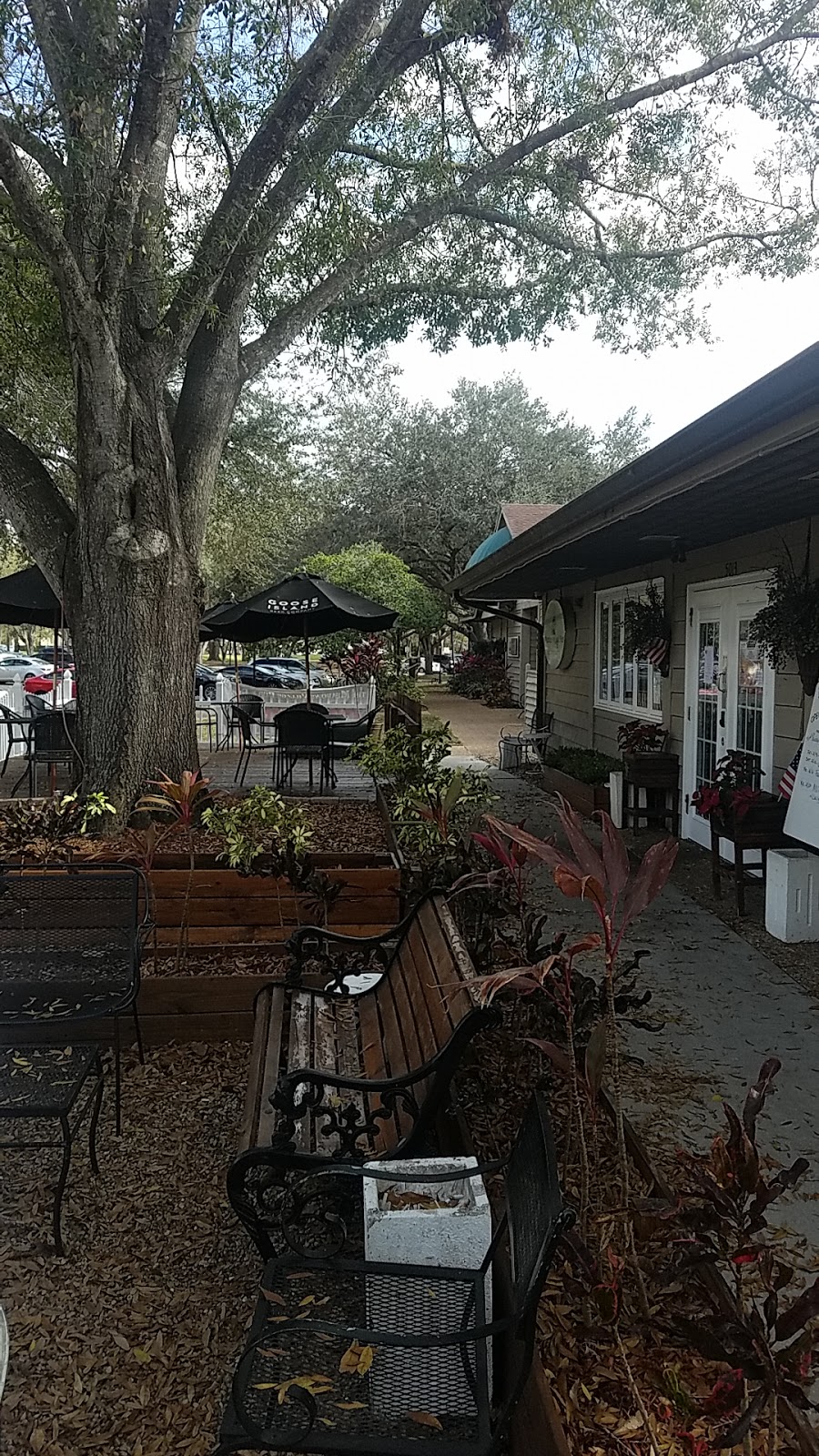 Meadows Village Pub | 5013 Ringwood Meadow, Sarasota, FL 34235, USA | Phone: (941) 342-5050
