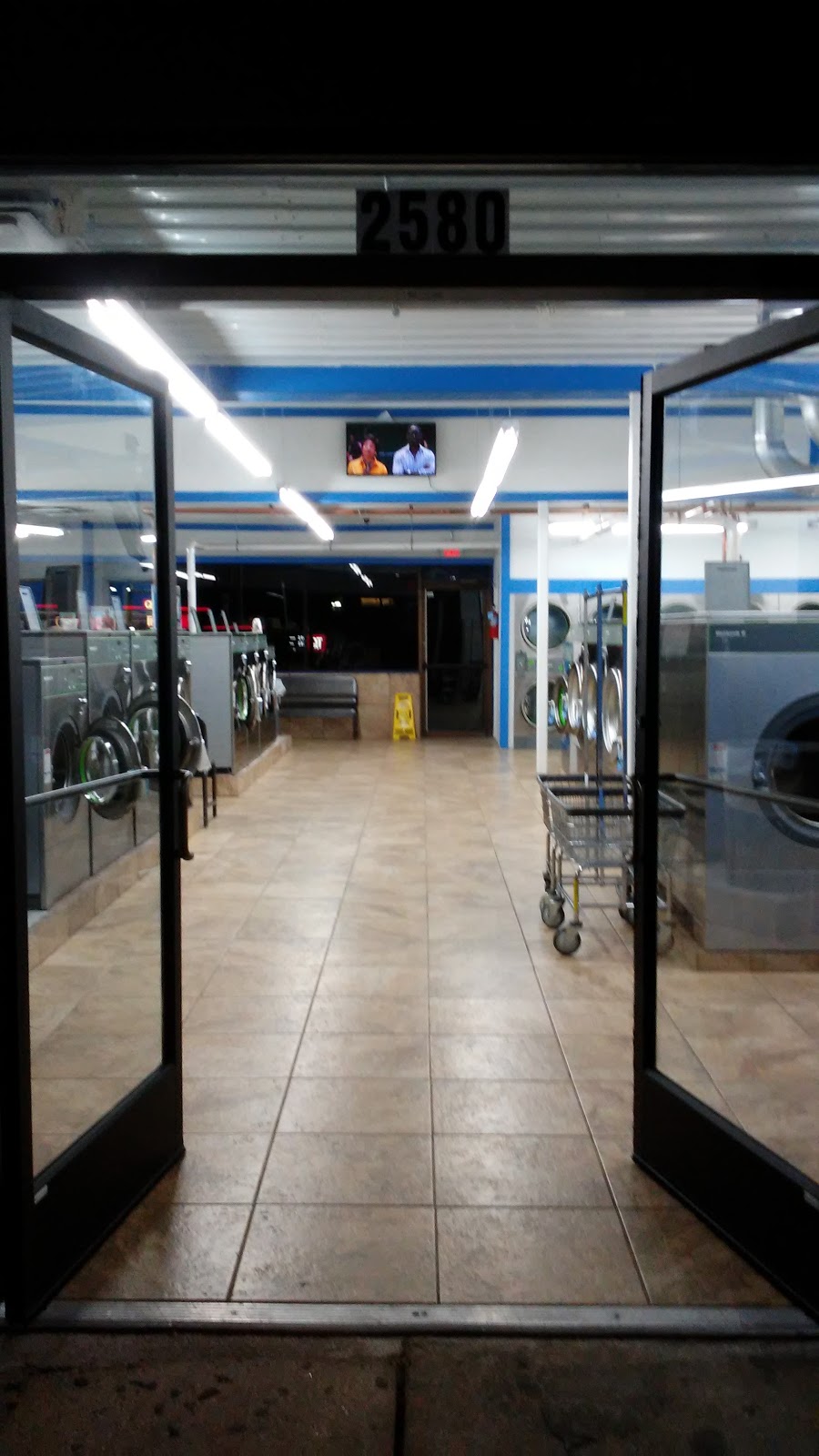 Best Wash Laundromat | 2580 Woodson Rd, Overland, MO 63114 | Phone: (833) 927-4785