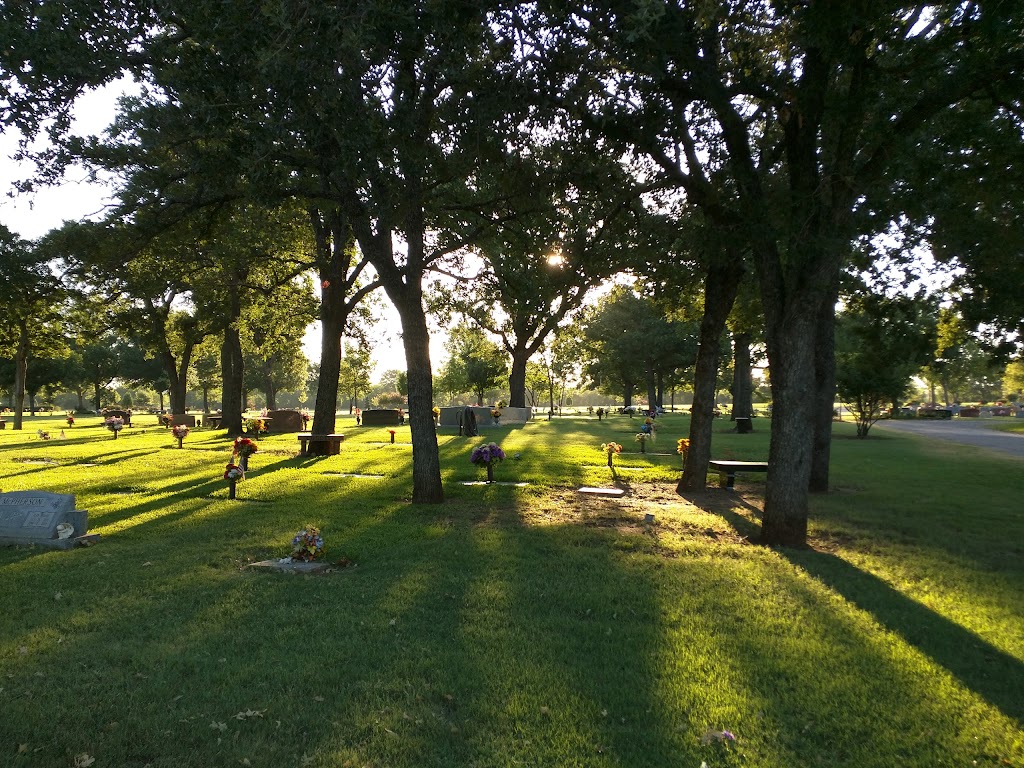 Roselawn Memorial Park | 3801 Roselawn Dr, Denton, TX 76207, USA | Phone: (940) 382-5532