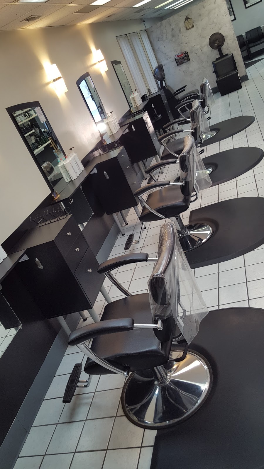 The Hair Lounge | 4230 S 33rd St, Lincoln, NE 68506, USA | Phone: (402) 489-3637