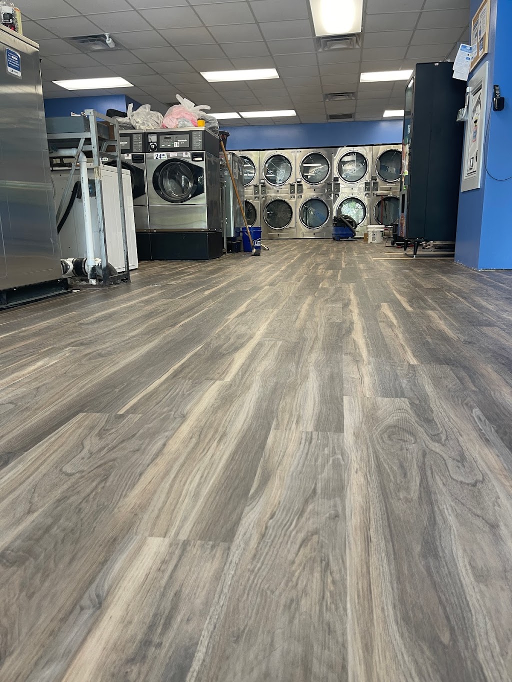 Hilltop Laundromat | 2128 Monmouth St, Newport, KY 41071, USA | Phone: (859) 444-6886