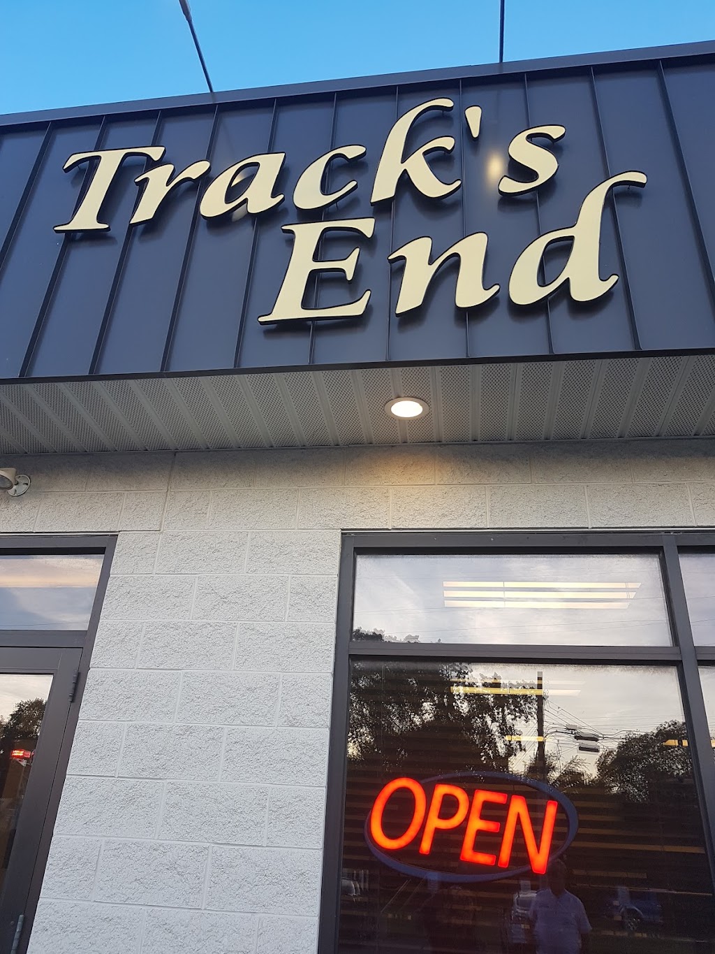 Tracks End Restaurant | 1112-1398 Castalia St, Bellevue, OH 44811, USA | Phone: (419) 483-8052