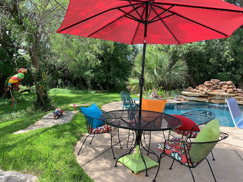 Hill Country Oasis Bed and Breakfast | 950 Williamson Rd, Granbury, TX 76048, USA | Phone: (661) 345-2754