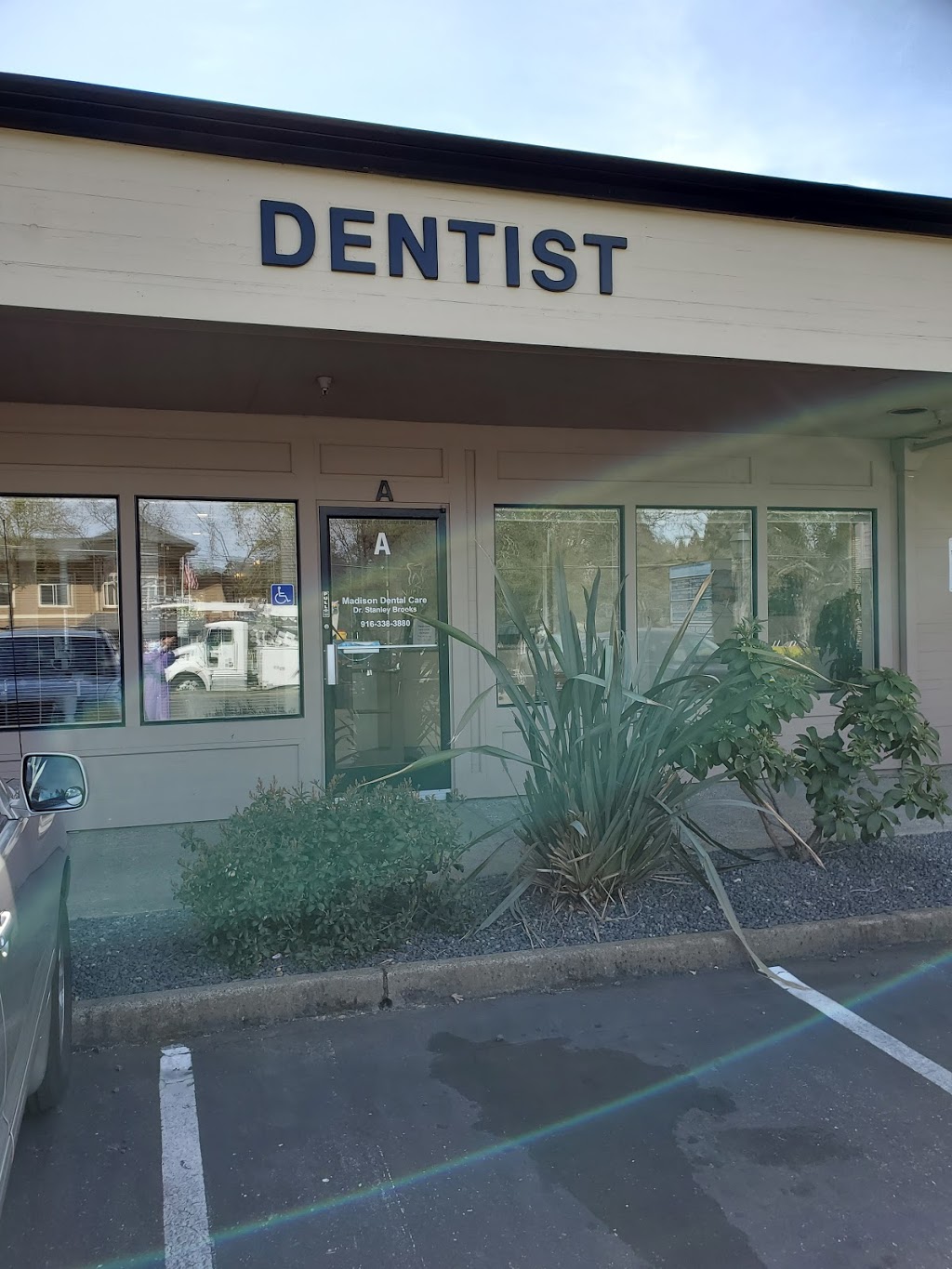 Brooks Stanley E DDS | 8920 Sunset Ave Suite A, Fair Oaks, CA 95628, USA | Phone: (916) 338-3880