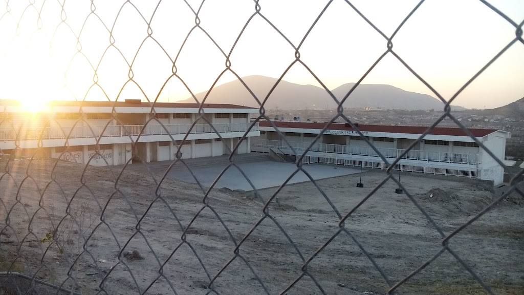 Escuela Secundaria Tecnica #51 | Av. De los Nogales Mz 668-Lt 5, Paseos del Vergel, El Refugio, 22253 Tijuana, B.C., Mexico | Phone: 664 676 1109
