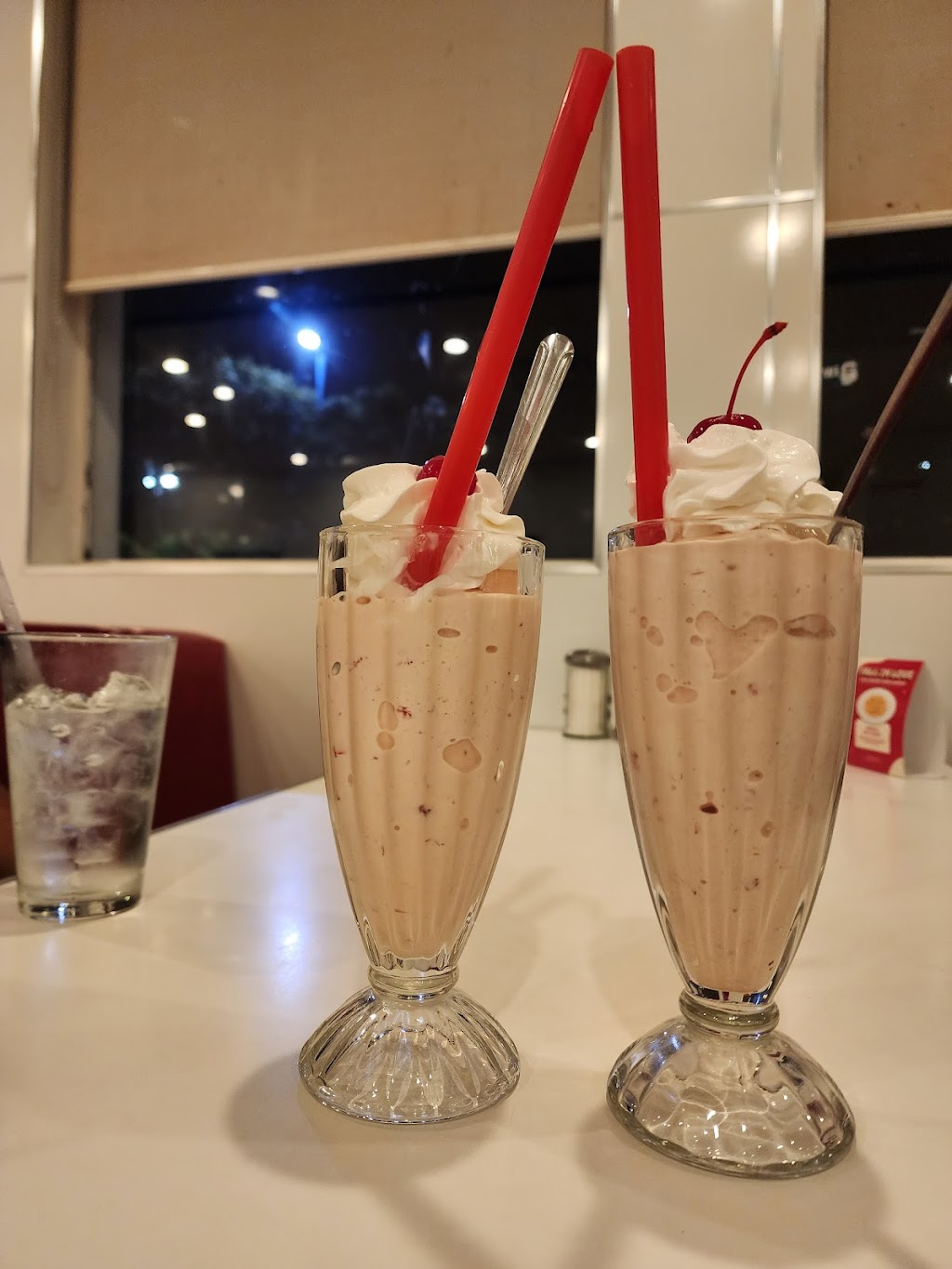 Rubys Diner | 10109 Whittwood Dr, Whittier, CA 90603, USA | Phone: (562) 947-7829