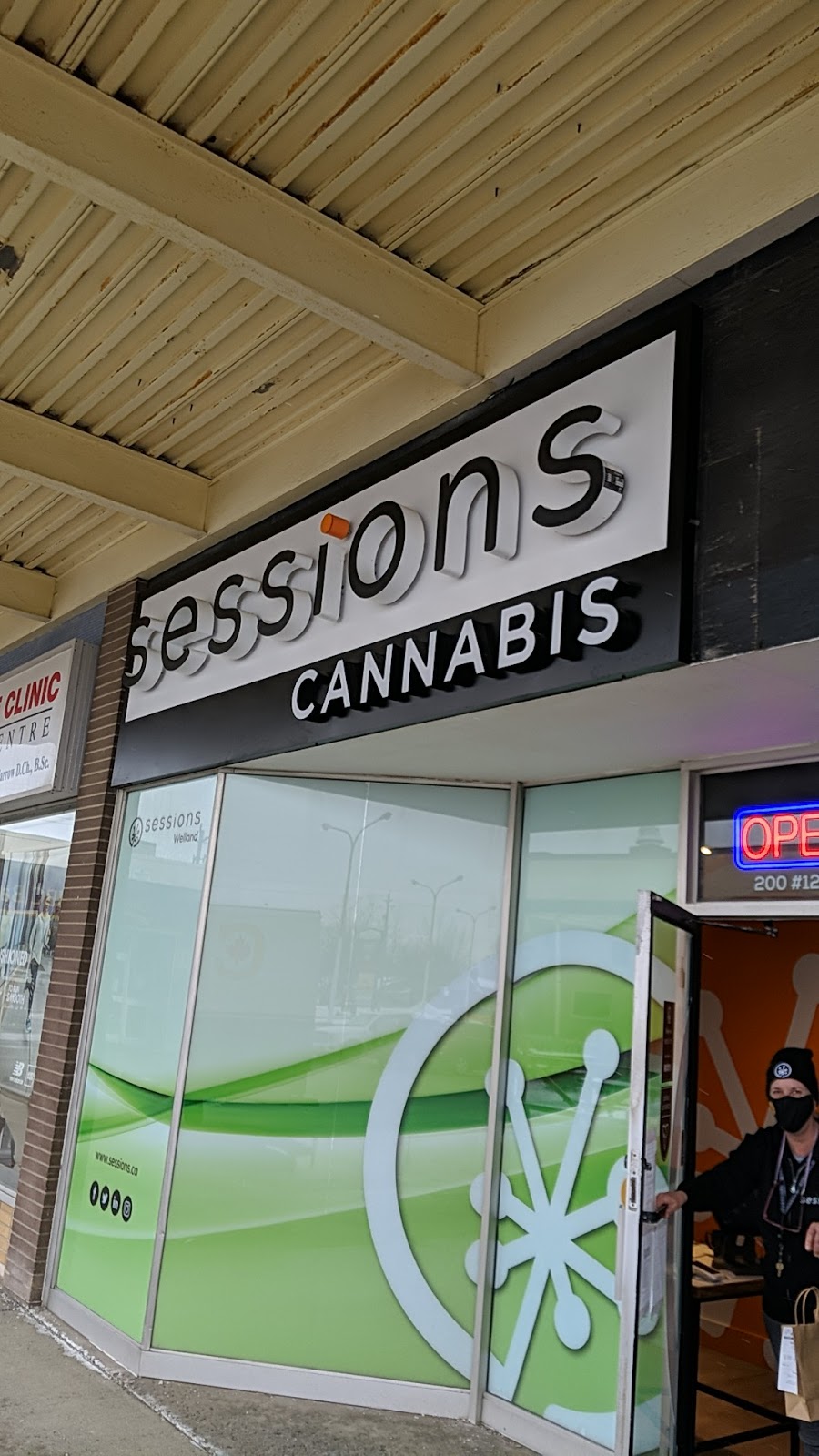 Sessions Cannabis Welland | 200 Fitch St Unit 12A, Welland, ON L3C 4V9, Canada | Phone: (905) 788-0641