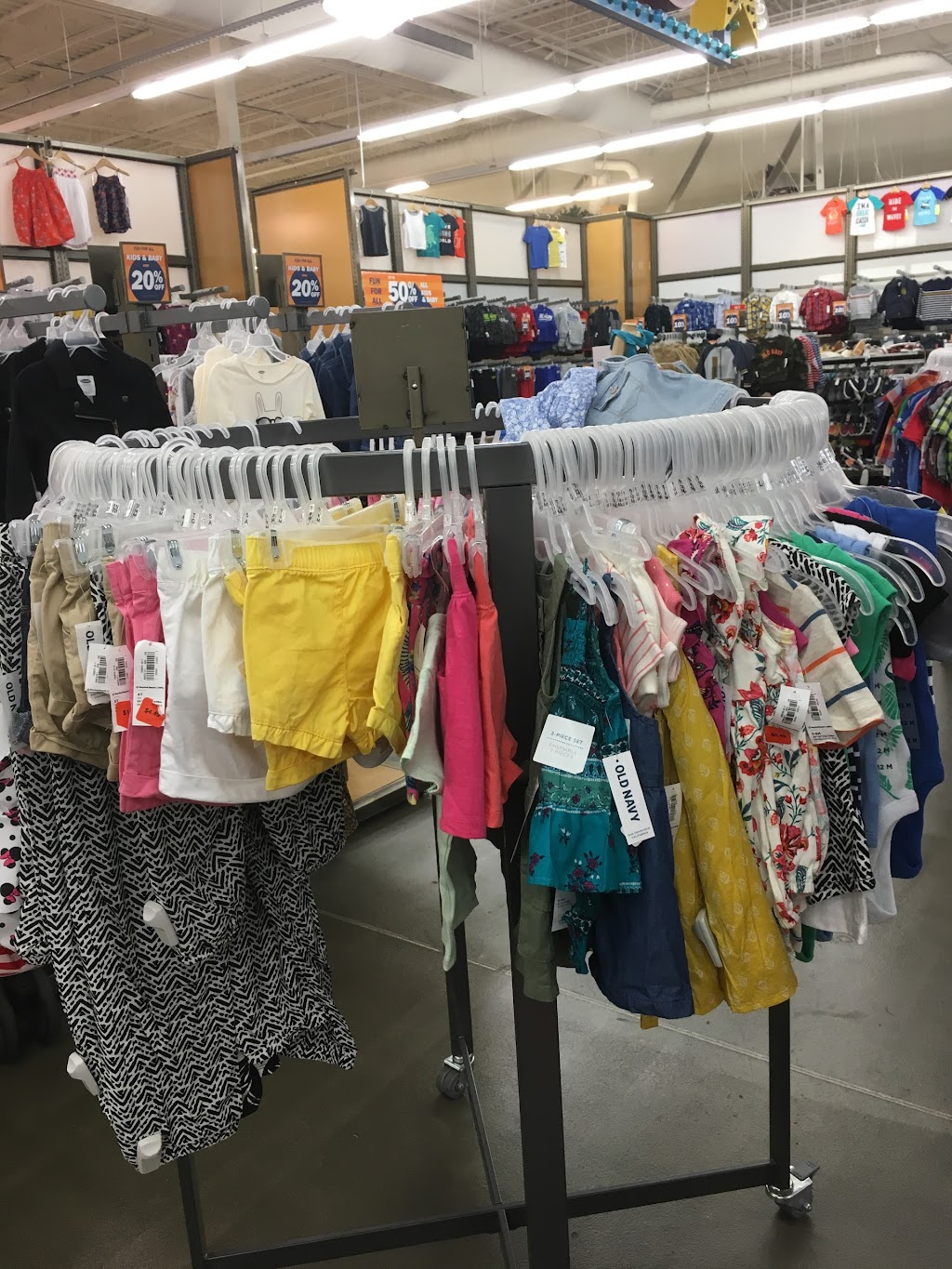 Old Navy | 950 Renz Ln Suite 60, Gilroy, CA 95020, USA | Phone: (408) 846-6123