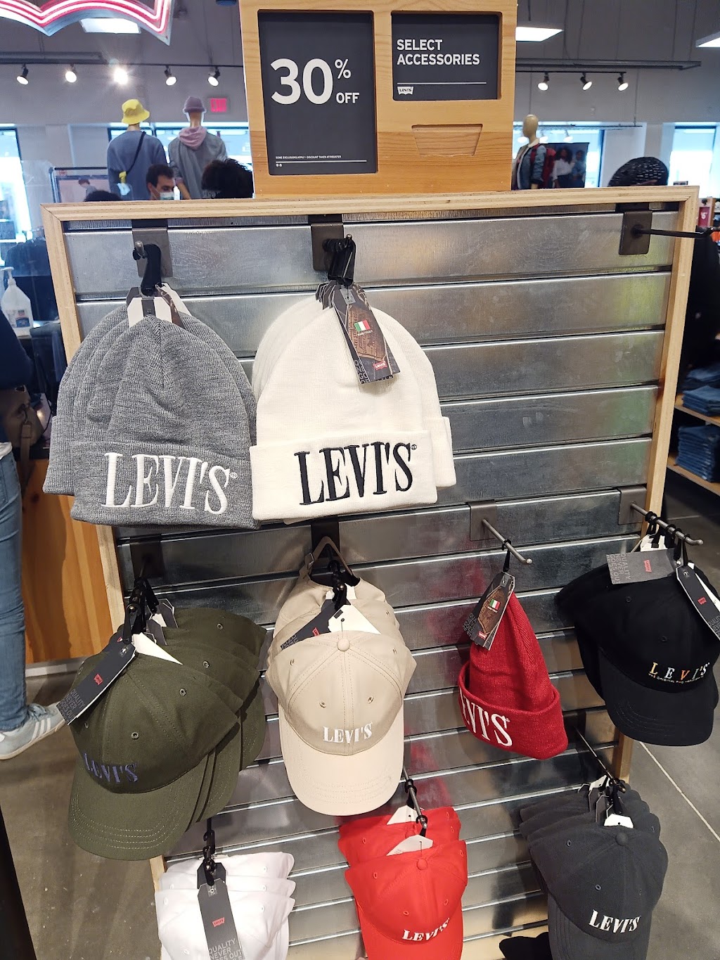 Levi’s Outlet Store | One Premium, 1 Outlet Blvd Space 720, Wrentham, MA 02093, USA | Phone: (508) 384-0162