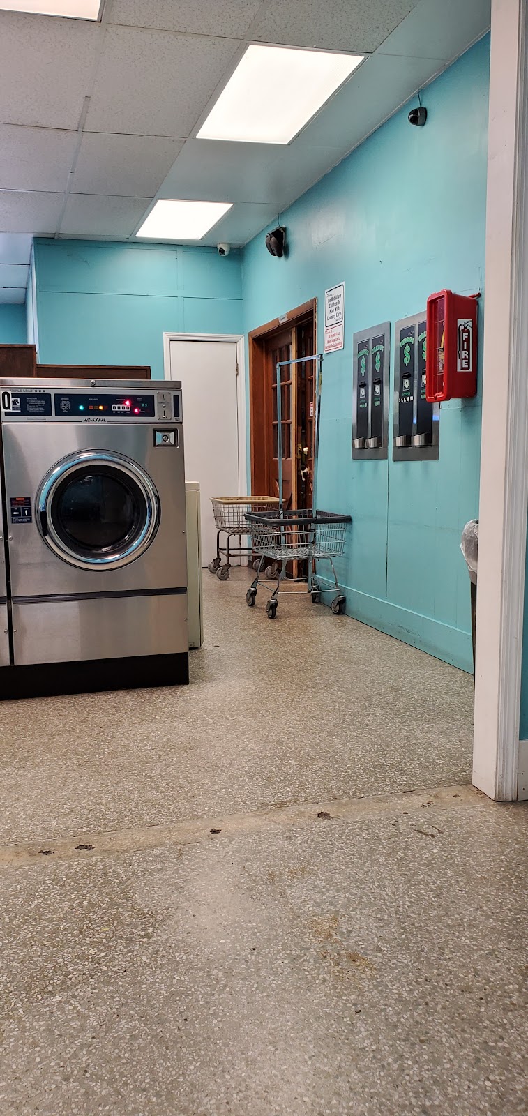 BriteWash laundromat | 1617 E Edgewood Dr, Lakeland, FL 33803, USA | Phone: (863) 221-6698