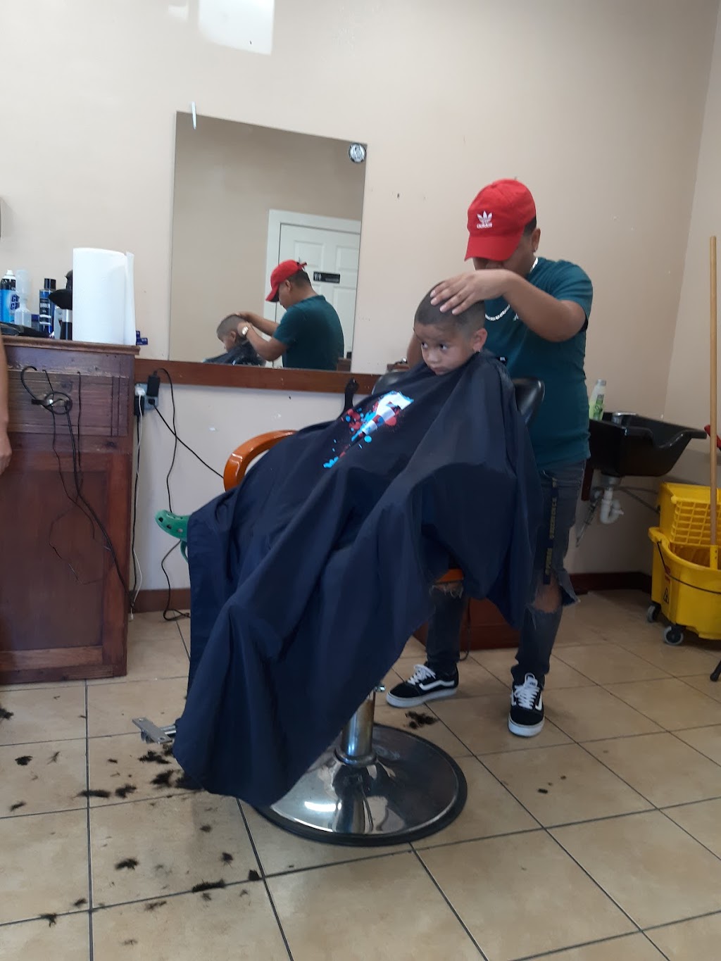 Acapulco barber shop | 1801 Guadalupe St, San Antonio, TX 78207 | Phone: (210) 277-0897