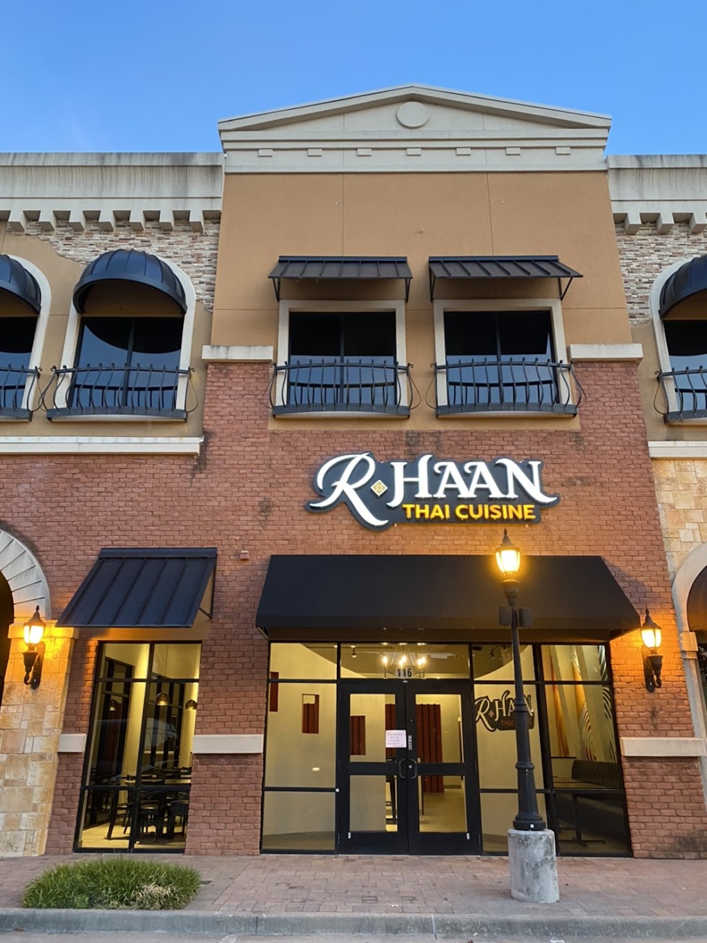 RHAAN Thaicuisine | 2500 NE Green Oaks Blvd, Arlington, TX 76006, USA | Phone: (817) 795-9188