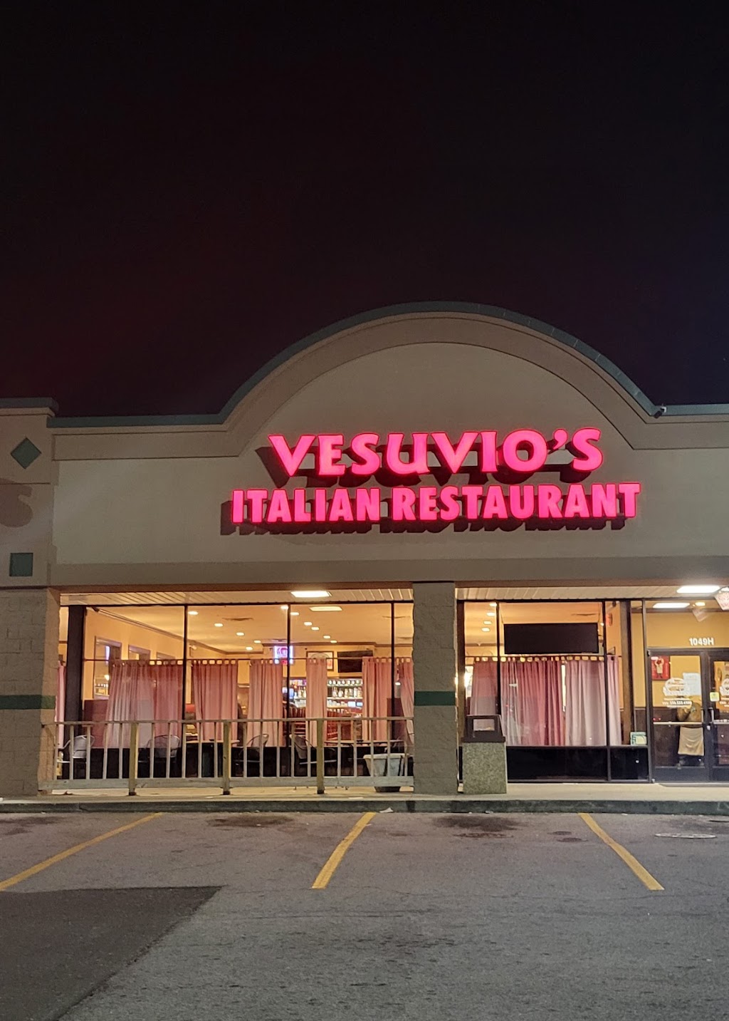 Vesuvios Italian Restaurant | 1049 Durham Rd H, Roxboro, NC 27573, USA | Phone: (336) 322-4300