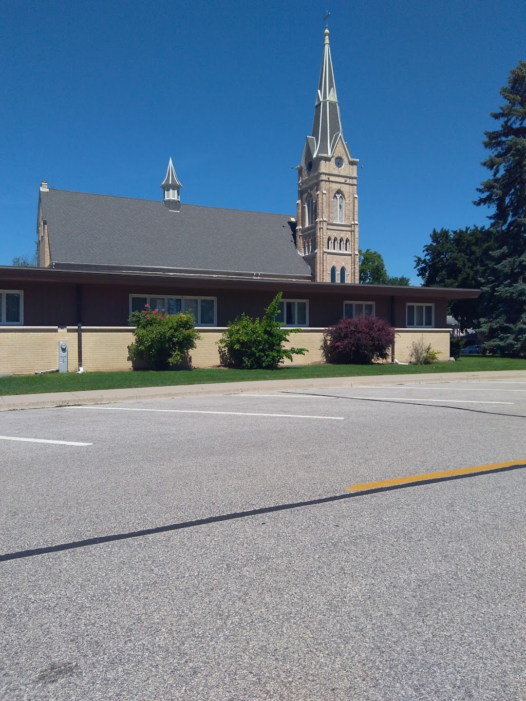 Holy Trinity Catholic Church | 521 Congress Dr, West Bend, WI 53090, USA | Phone: (262) 675-6256