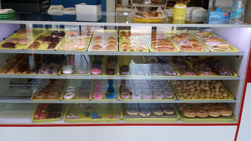 Hot & Creamy Donuts | 301 Trophy Lake Dr #108, Roanoke, TX 76262, USA | Phone: (817) 567-3032