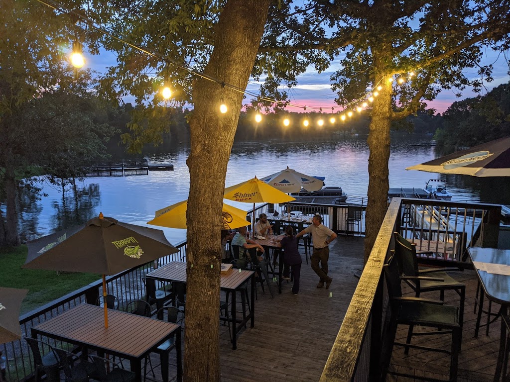 Waters Edge Dock and Grill | 257 Boat Club Ln, Salisbury, NC 28146, USA | Phone: (704) 603-8056