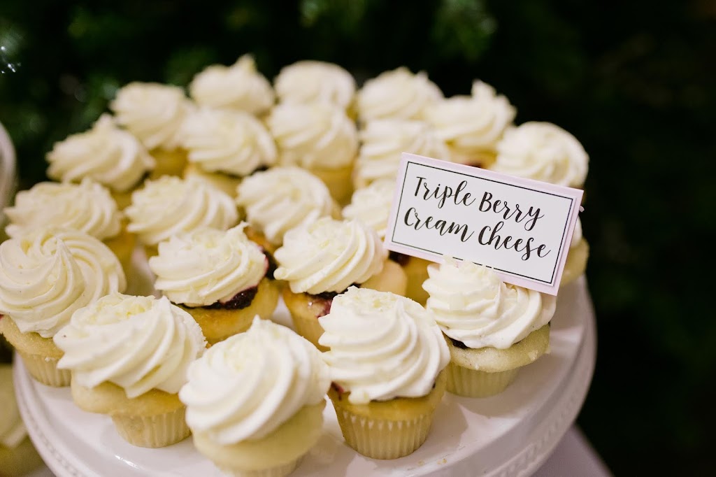 Gracenes Cupcake Boutique | 30800 3rd Ave, Black Diamond, WA 98010, USA | Phone: (360) 886-5184