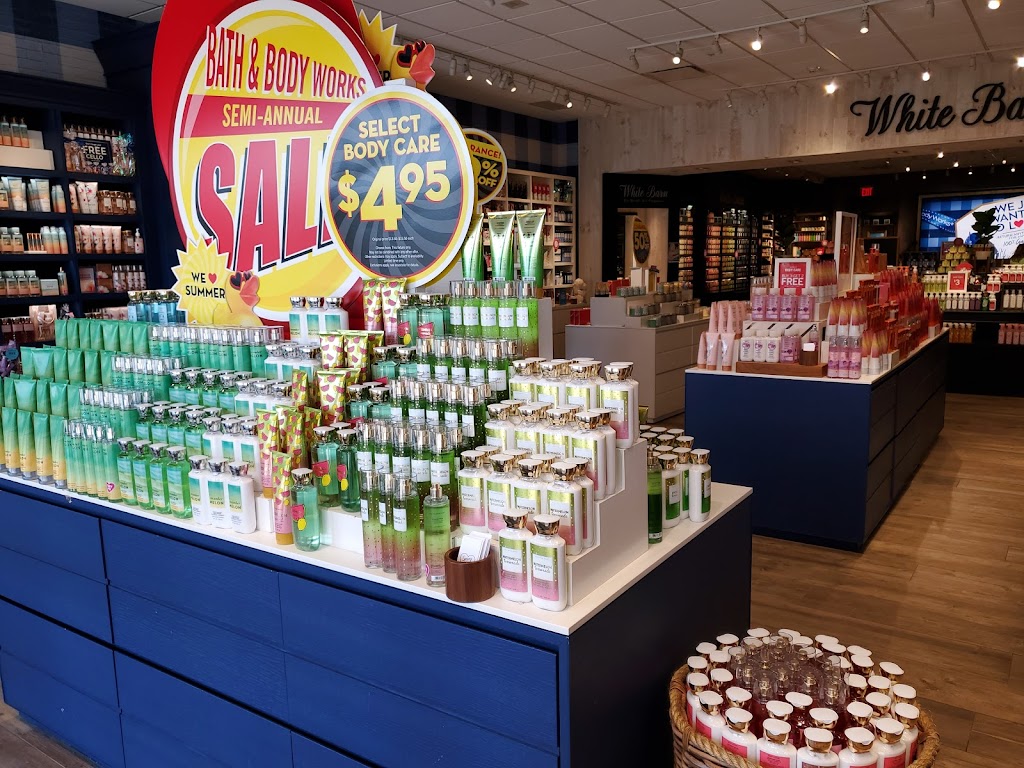 Bath & Body Works | 5446 New Hope Commons Dr, Durham, NC 27707, USA | Phone: (919) 768-4562