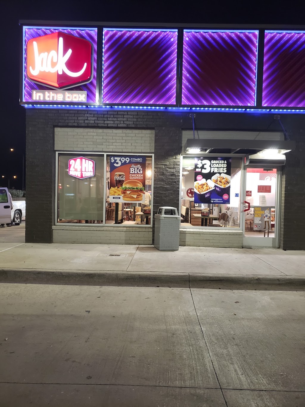 Jack in the Box | 14050 N Stemmons Fwy, Farmers Branch, TX 75234, USA | Phone: (972) 243-7979