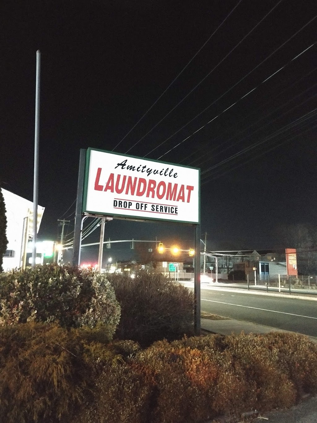 Amityville Laundromat | 720 Broadway, Amityville, NY 11701, USA | Phone: (631) 789-8740